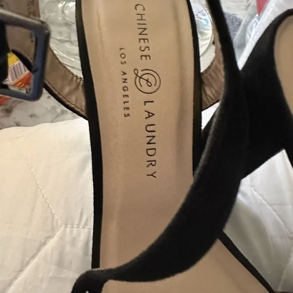 Chinese Laundry Black Heels with Silver Chain Accent - Picture 2 of 7